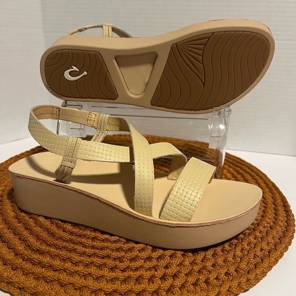 OluKai ‘Ōnohi Strappy
Women’s Strappy Leather Sandals - Picture 6 of 8